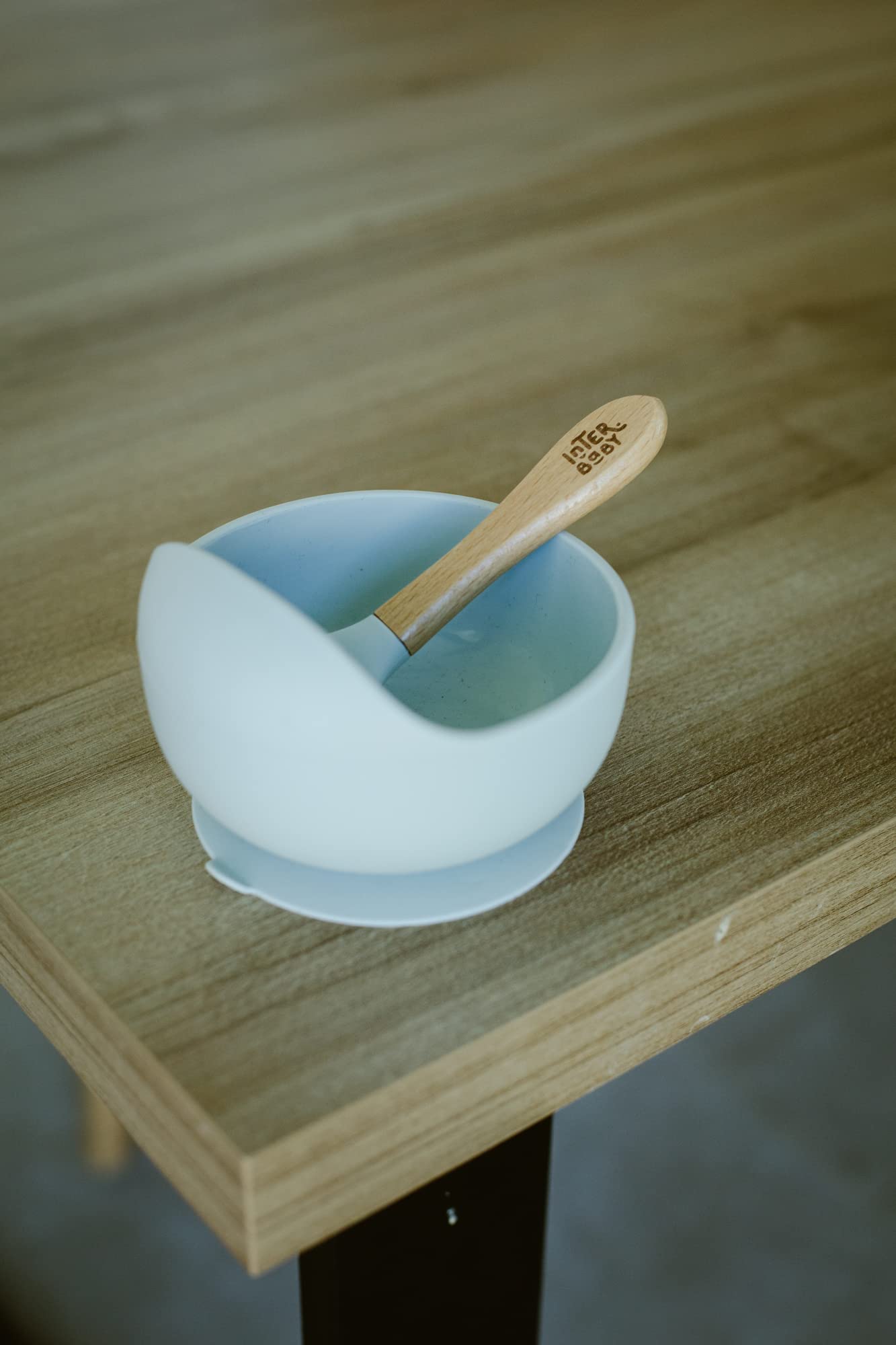 Interbaby silikoonist toidukauss iminappkinnituse ja lusikaga, sinakashall