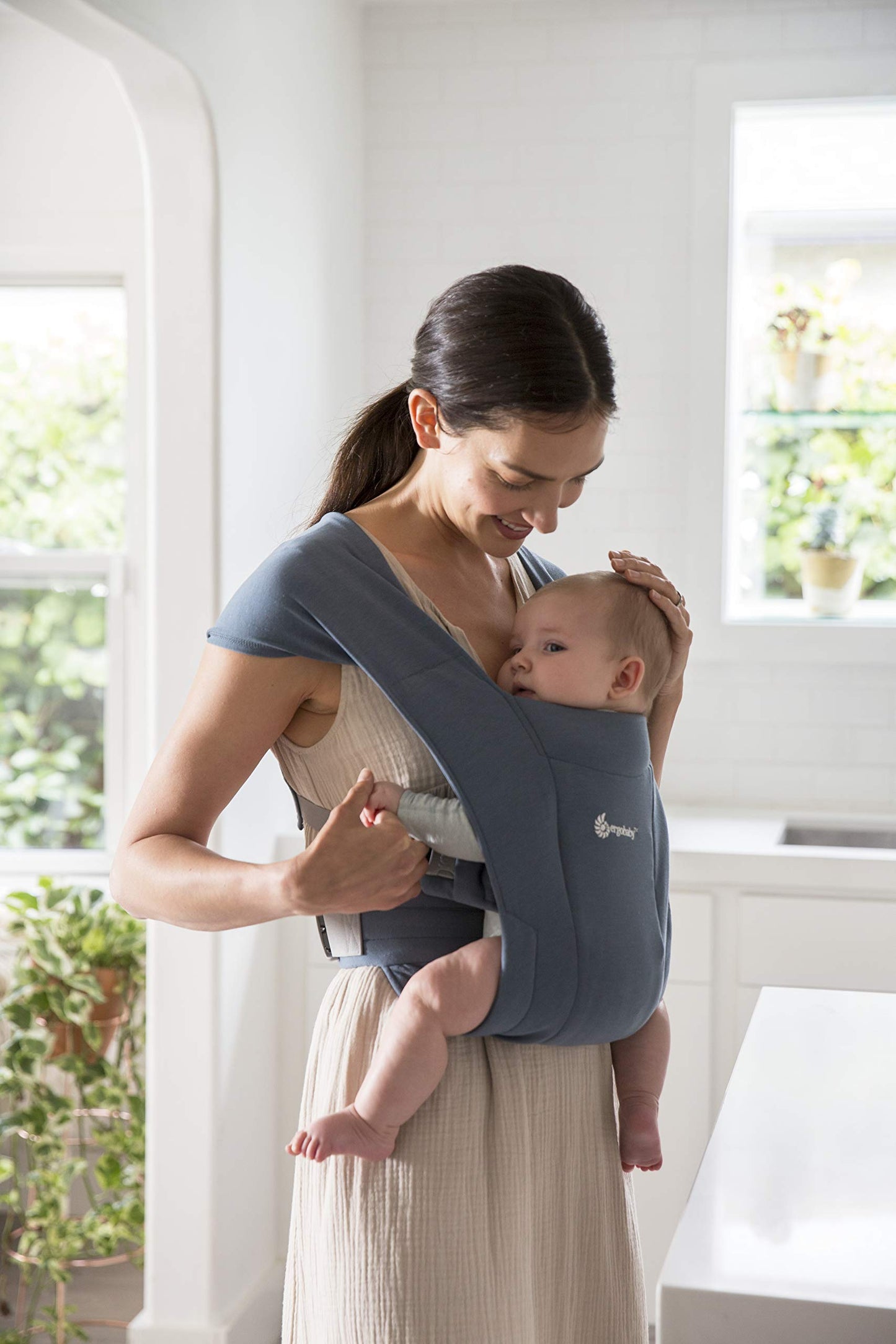 Ergobaby Embrace vastsündinu kandelina, pehme ja ergonoomiline, Oxford Blue