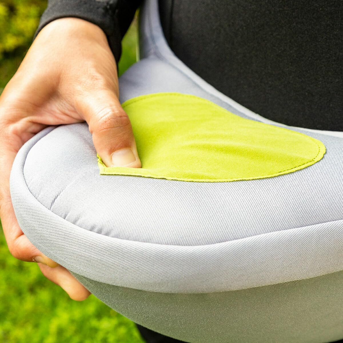 InnovaGoods ergonomic baby carrier belt with pockets, 0–3 years