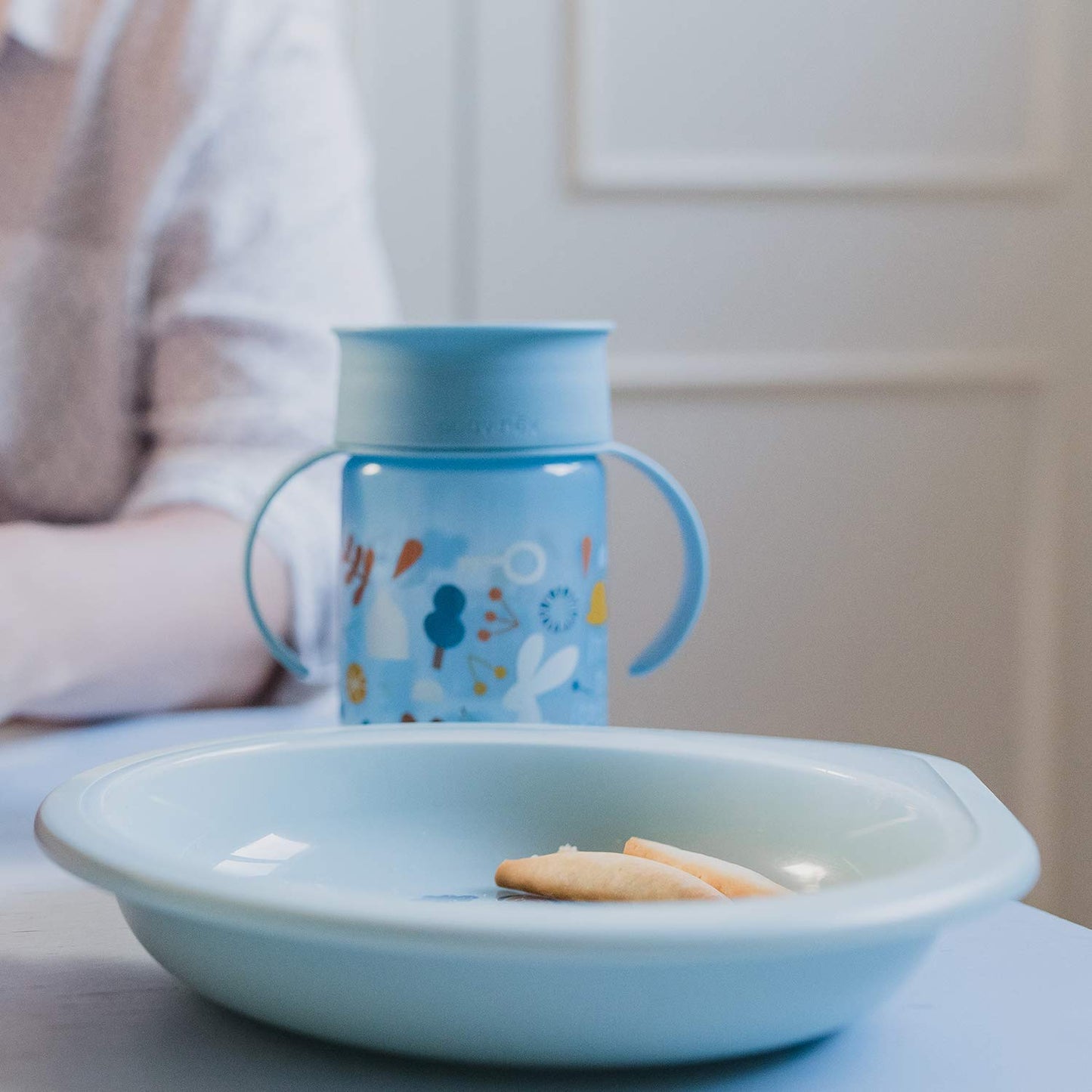 Suavinex 360° lekkekindel õppetass käepidemetega, 340 ml, Blue Forest