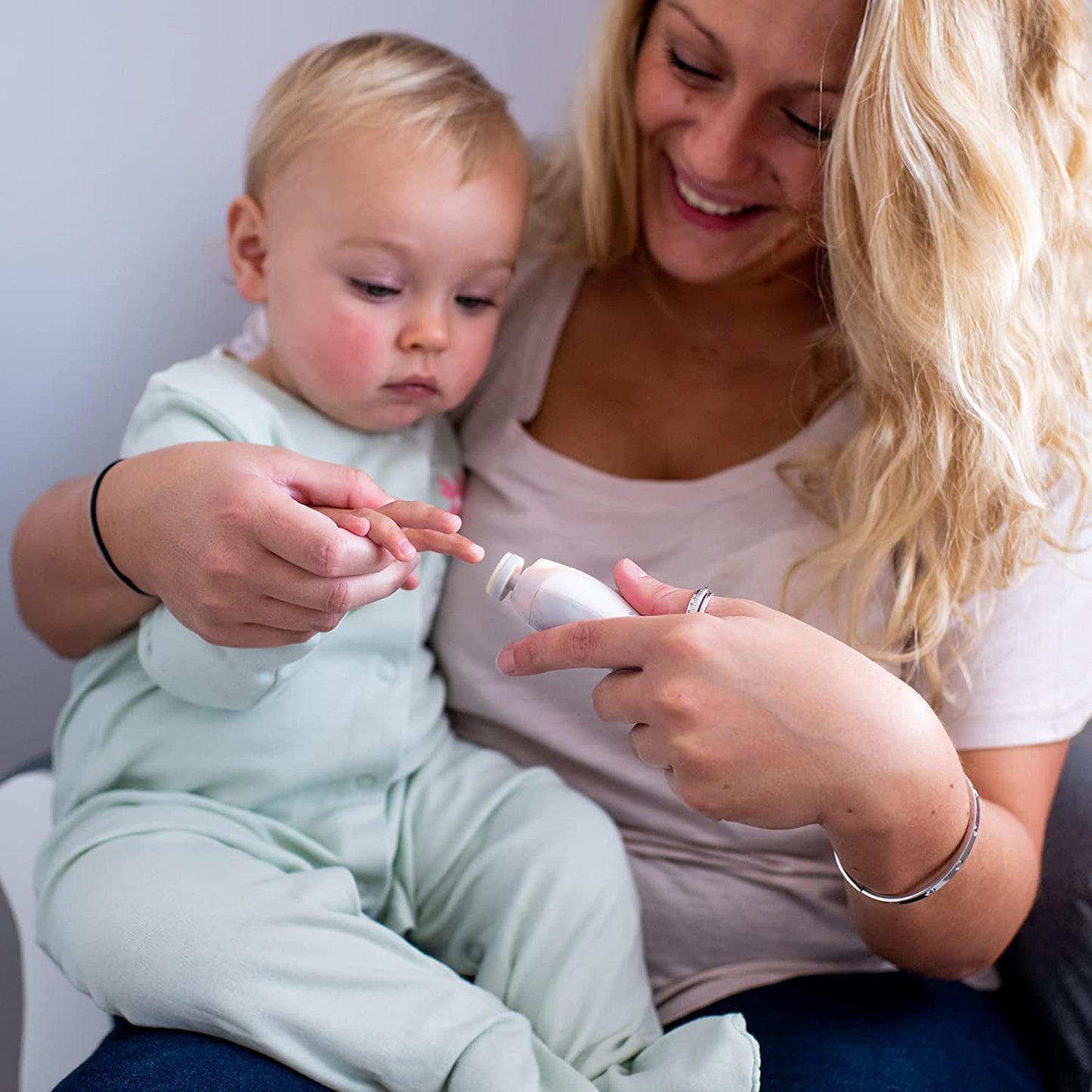 Tommee Tippee elektriline beebide küüneviil LED-valgusega, 6 viilimisotsikuga