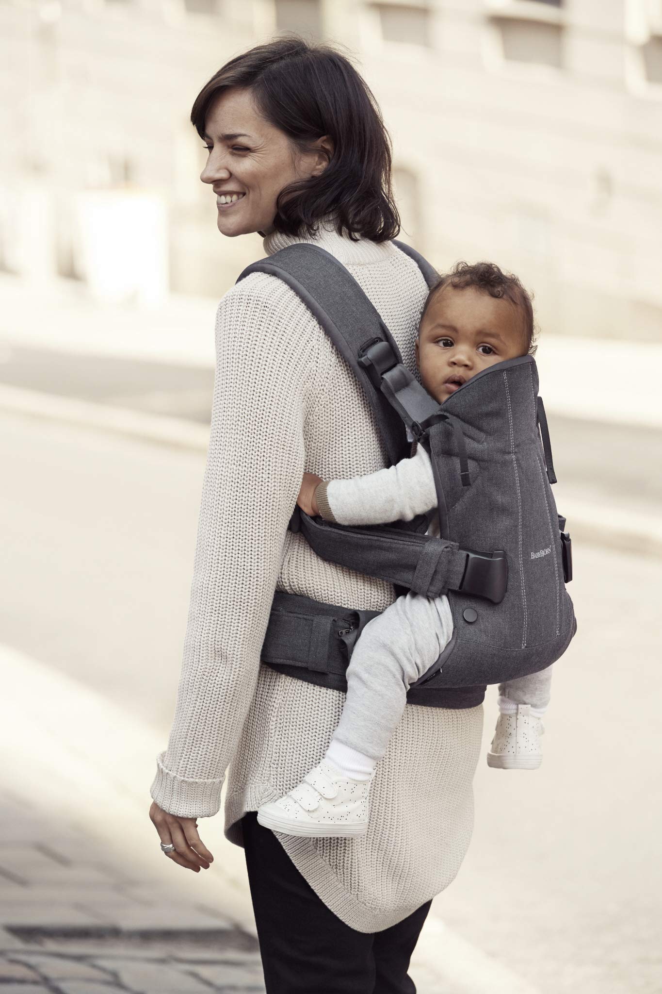 BabyBjörn Baby Carrier One – vastsündinust kuni 15 kg, puuvillasegu, denimhall/tumehall