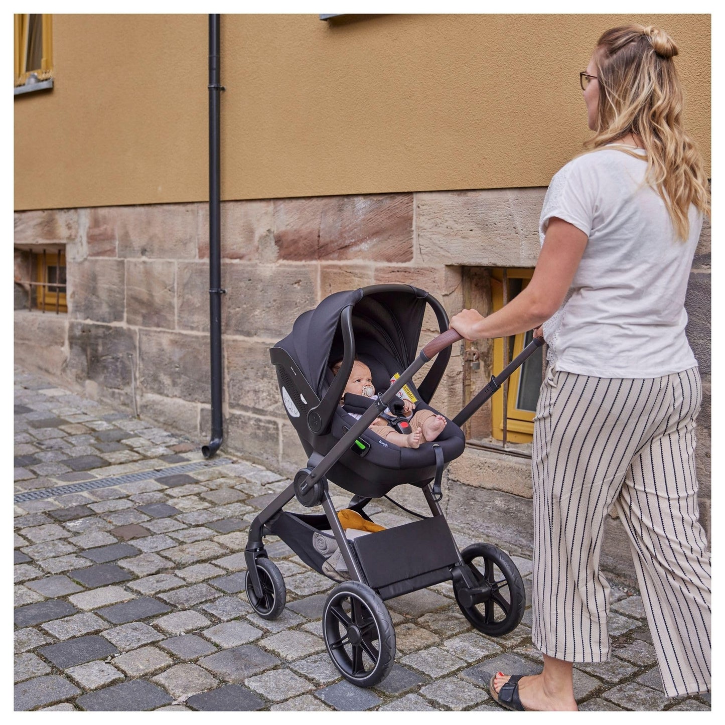 hauck turvahälli adapter Walk N Care vankriraamile, must