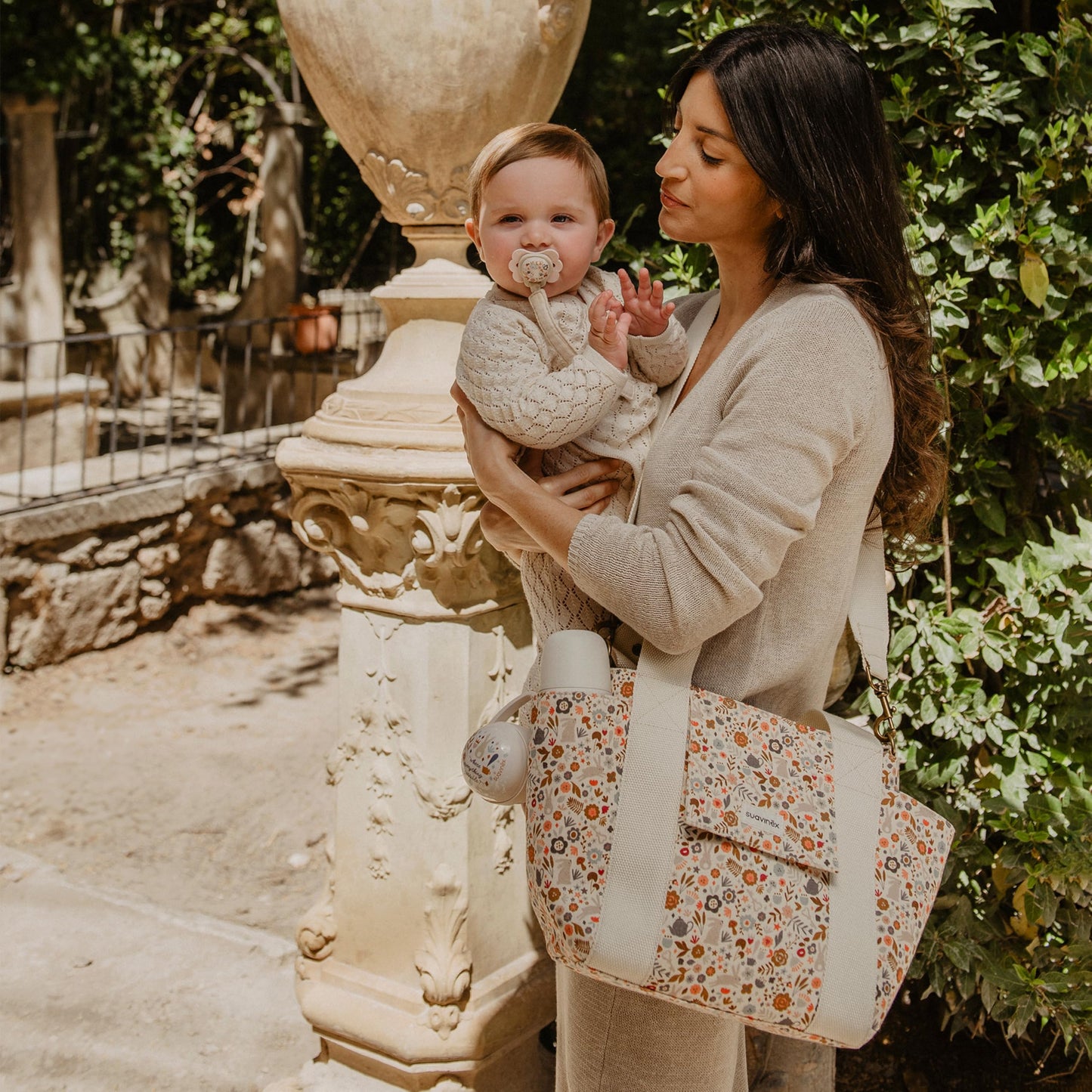 Suavinex beebitarvete kott ja organisaator kärule, lilleline