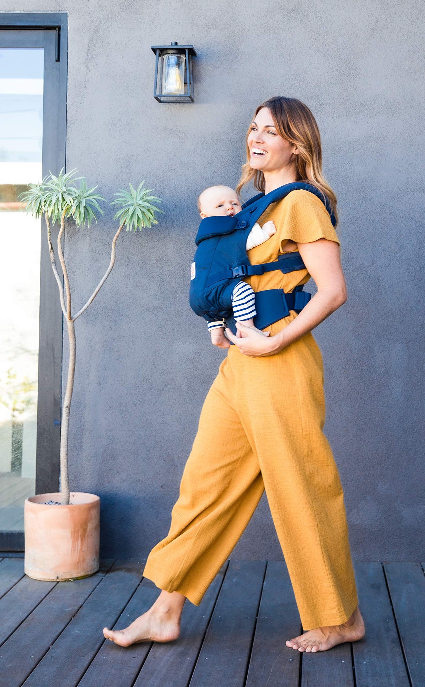 Ergobaby Adapt ergonoomiline kandekott, 0–3 a, kuni 20 kg, 3 kandesuunda, tumesinine