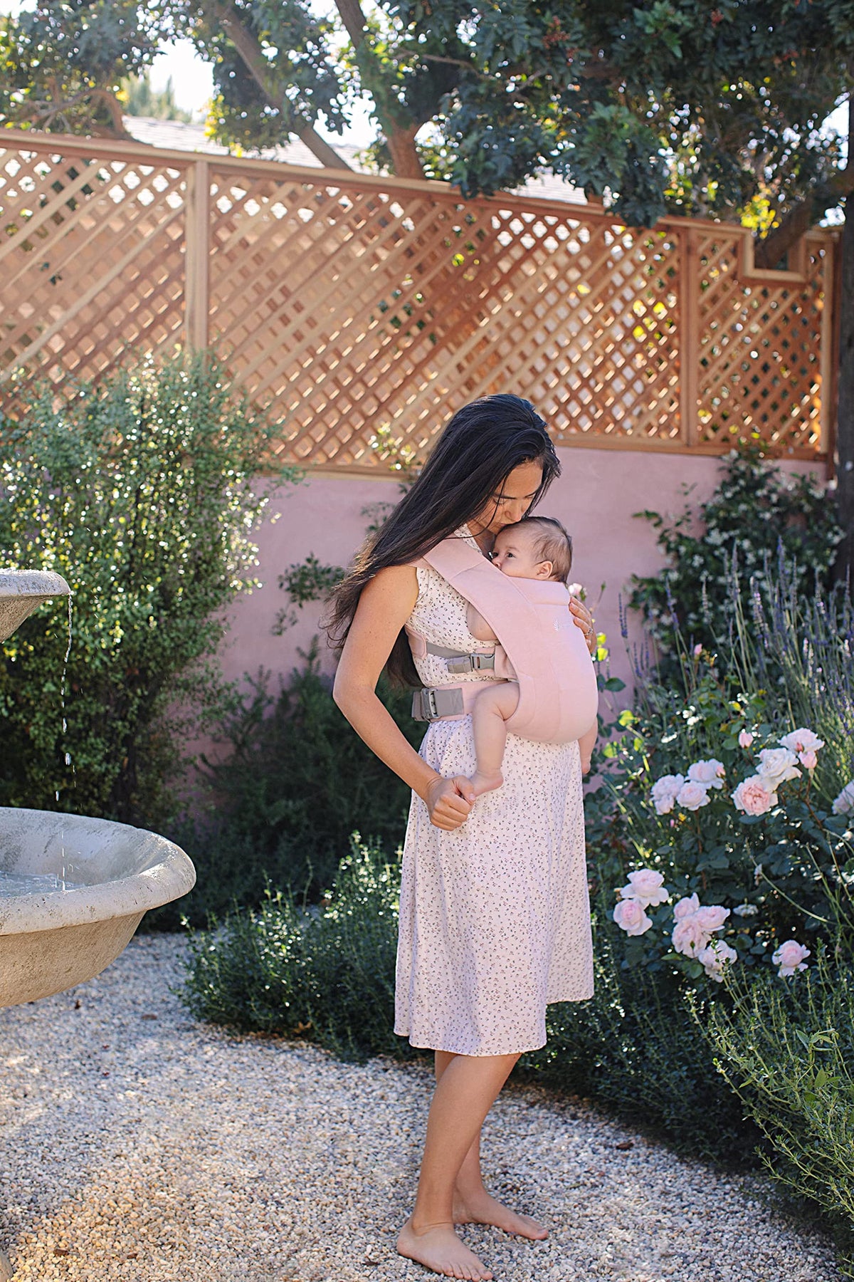 Ergobaby Embrace beebikandekott vastsündinule 0–12 kuud, Blush Pink