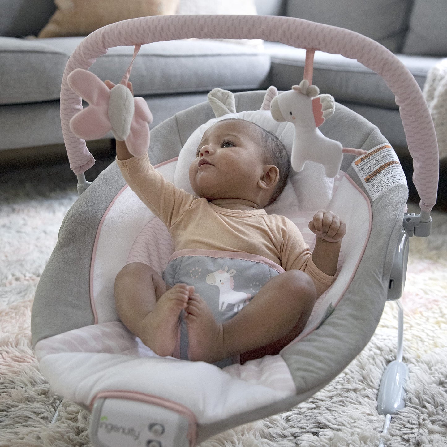 Ingenuity beebikiik Soothing Bouncer - Flora The Unicorn vibratsiooni ja helidega – 0–6 kuud, kuni 9 kg