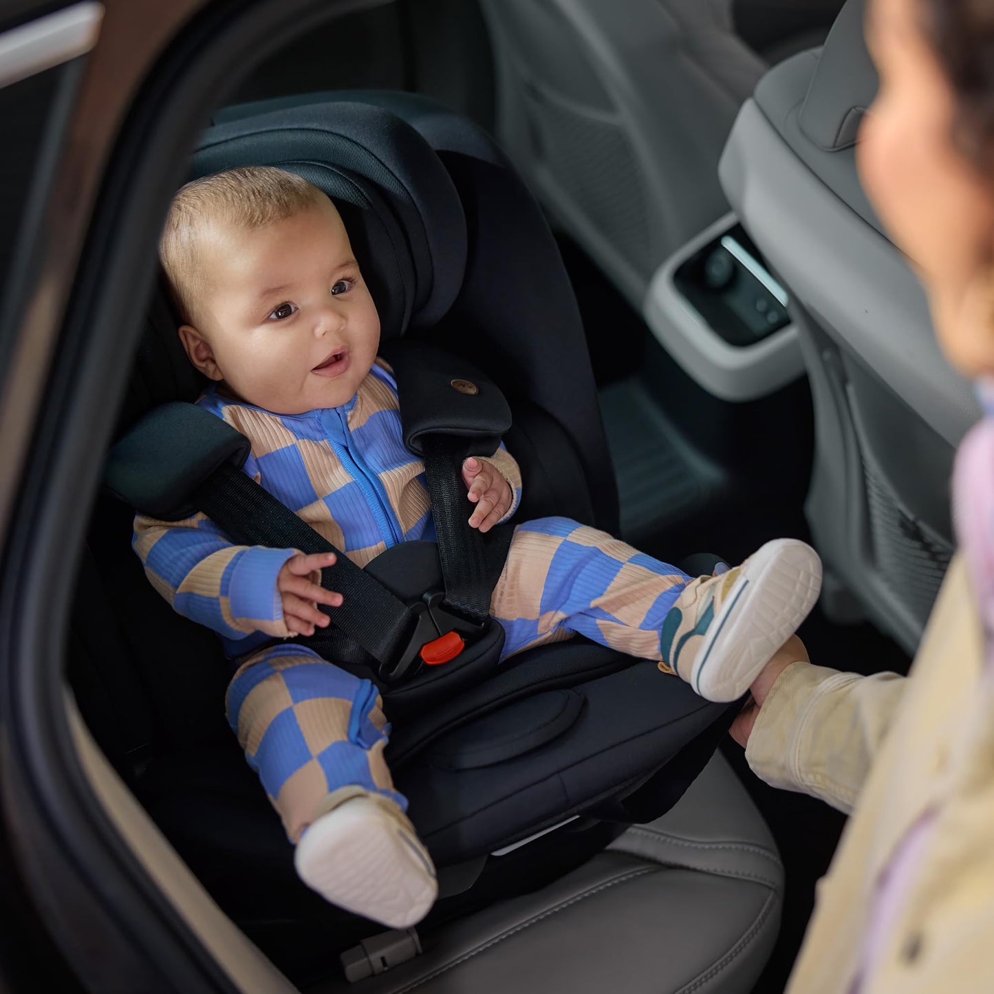 Bebeconfort RevolveFix Plus 360 i-Size pööratav turvatool 40–150 cm (0–12 a)