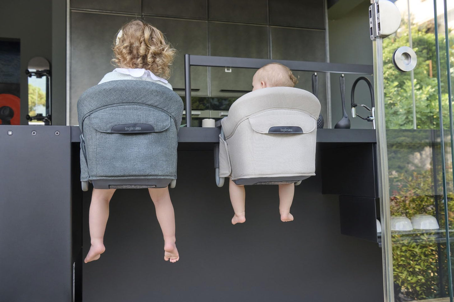 Inglesina Fast kokkupandav ja kaasaskantav söögitool, tumesinine