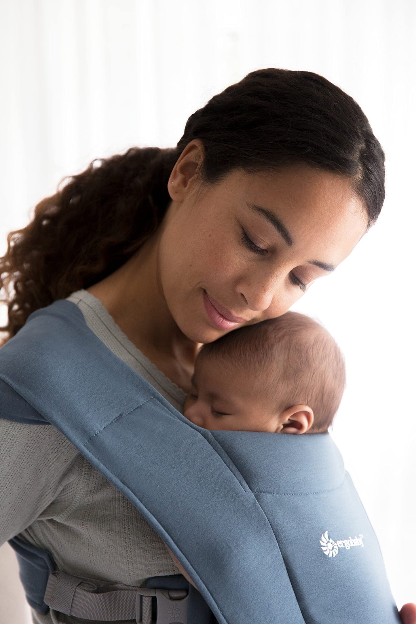 Ergobaby Embrace vastsündinu kandelina, pehme ja ergonoomiline, Oxford Blue