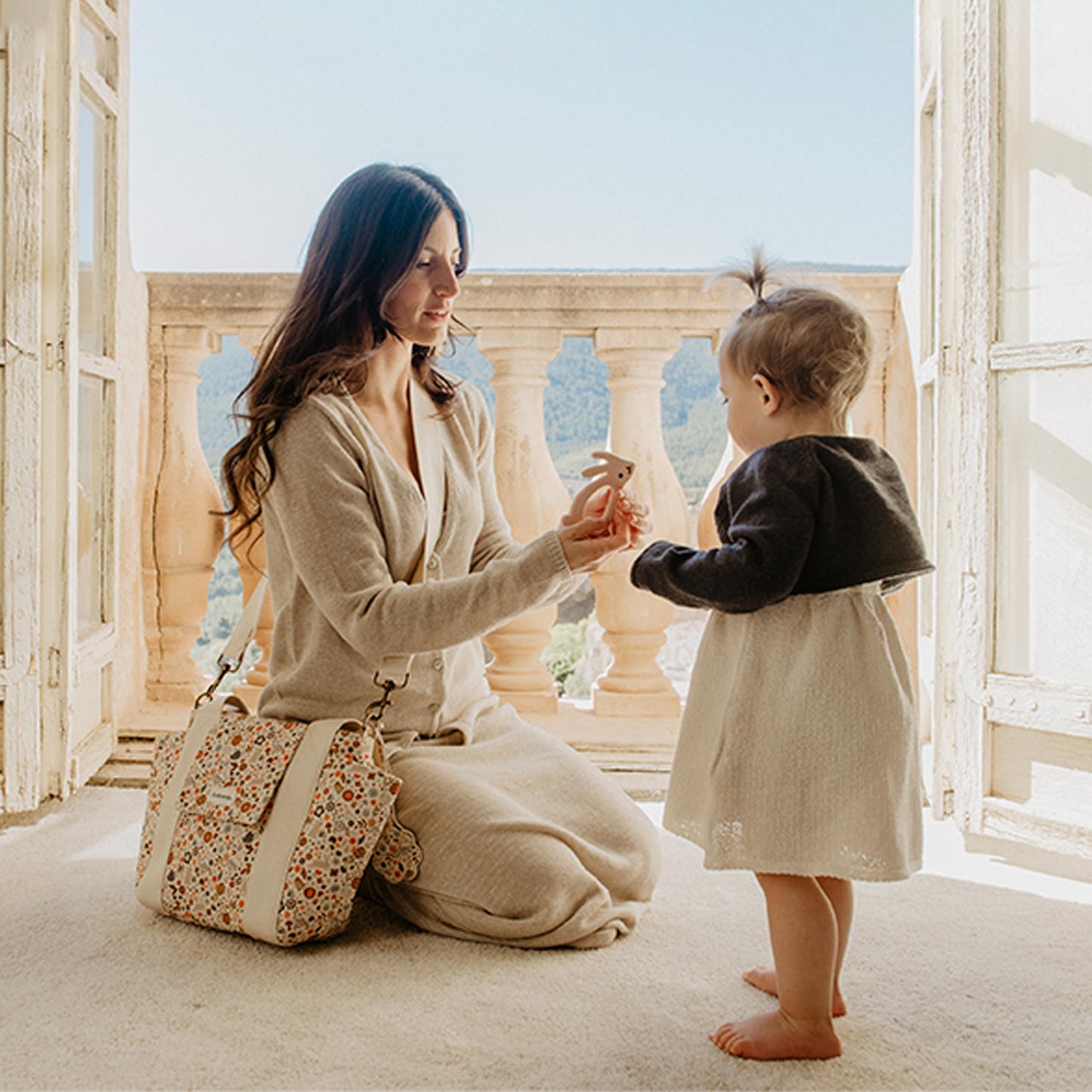 Suavinex beebitarvete kott ja organisaator kärule, lilleline