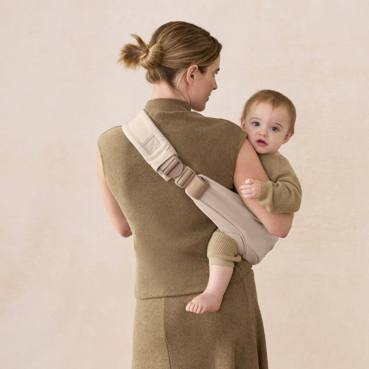 Ergobaby Upsie Sling puusa kandekott, Natural Beige, 6–48 kuud