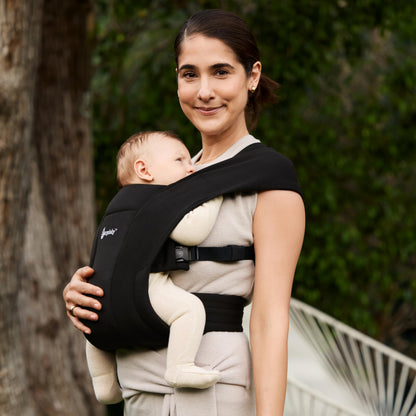 Ergobaby Embrace beebikandekott vastsündinule 0–12 kuud, Pure Black