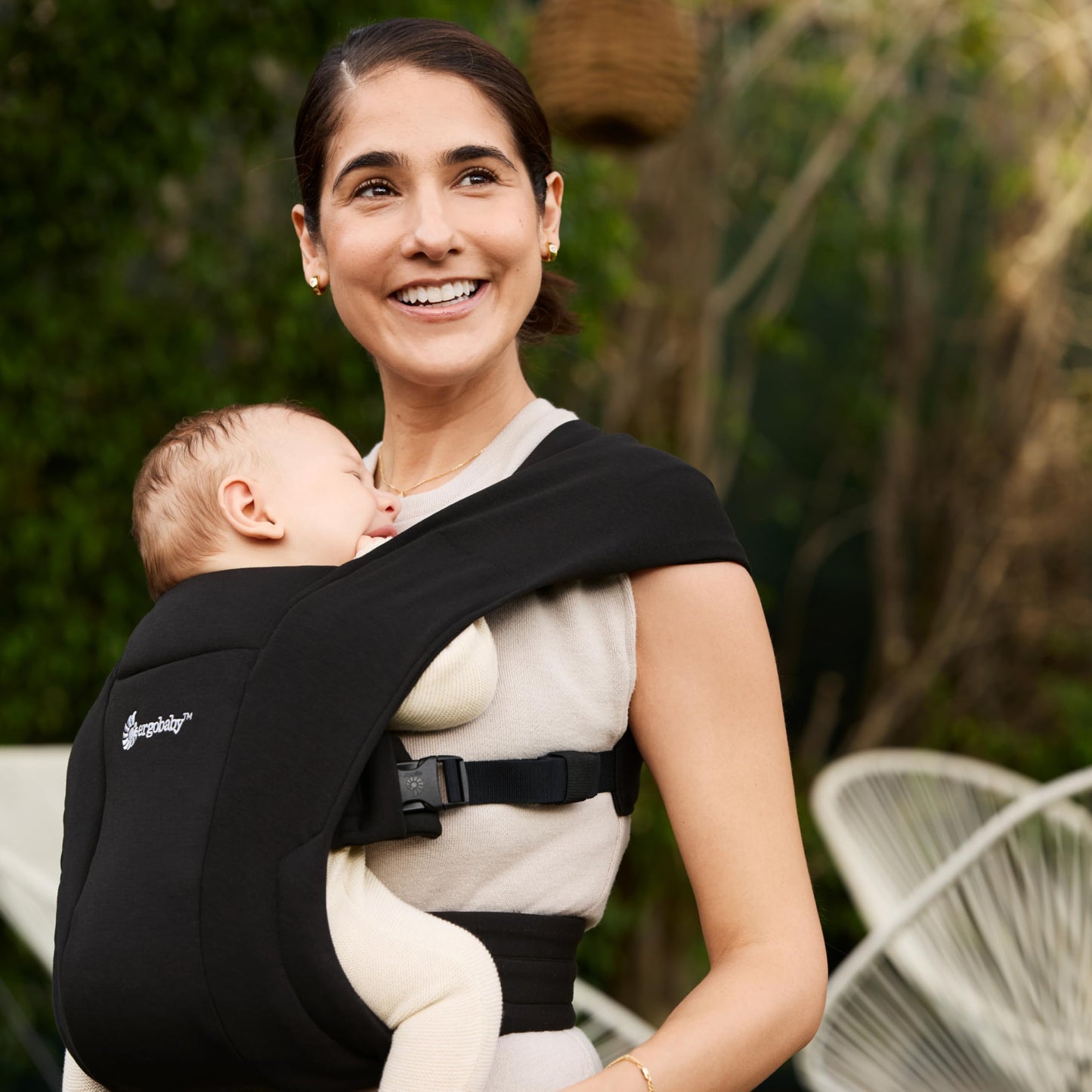 Ergobaby Embrace beebikandekott vastsündinule 0–12 kuud, Pure Black