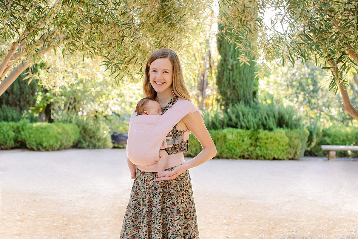 Ergobaby Embrace beebikandekott vastsündinule 0–12 kuud, Blush Pink