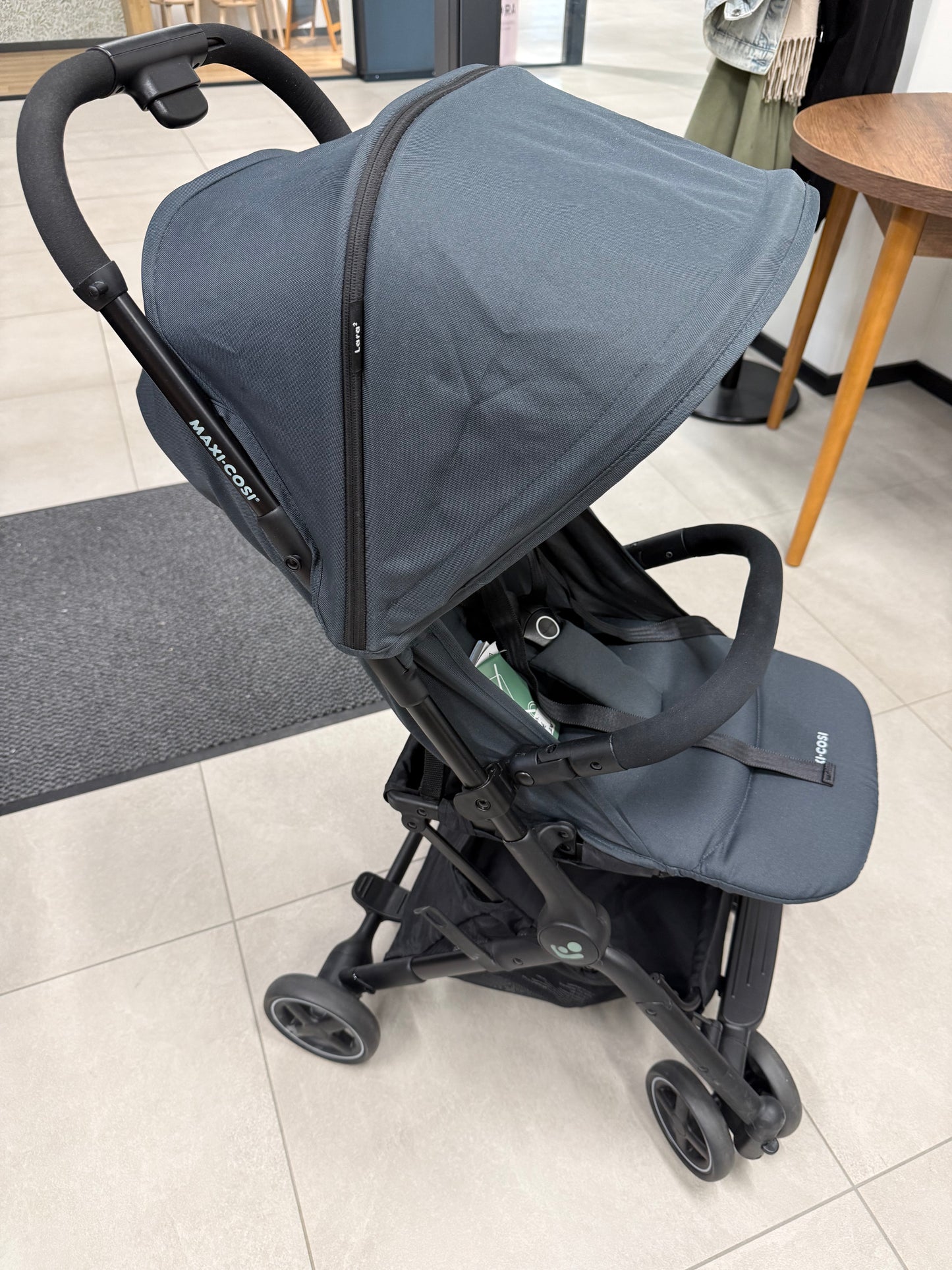Maxi-Cosi Lara2 ultrakerge kokkupandav jalutuskäru, tumehall