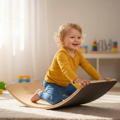 Montessori tasakaalulaud lastele, naturaalne puit halli vildiga (82 × 30 cm)